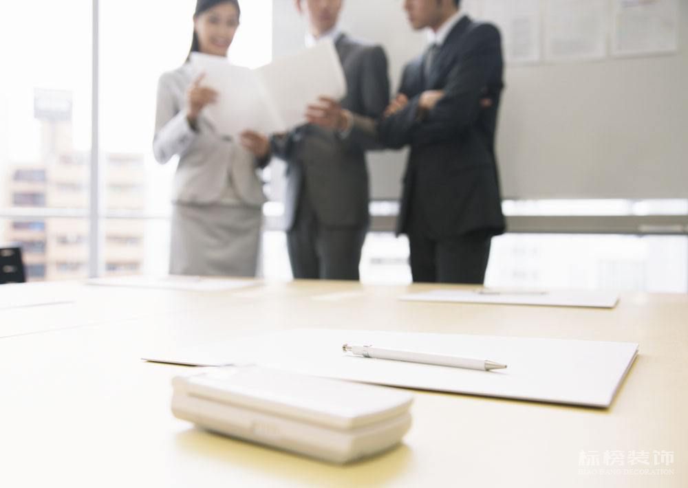 辦公室裝修節(jié)省空間的方案，看看標(biāo)榜裝飾如何做