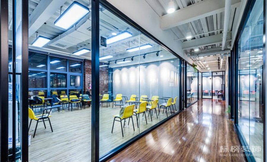 在深圳辦公室裝修中隔斷分為幾種呢，分別有什么特點呢？